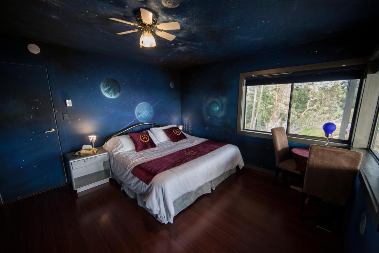 Shangri-La Oceanfront Vacation Home Bedwell Harbour Eksteriør bilde