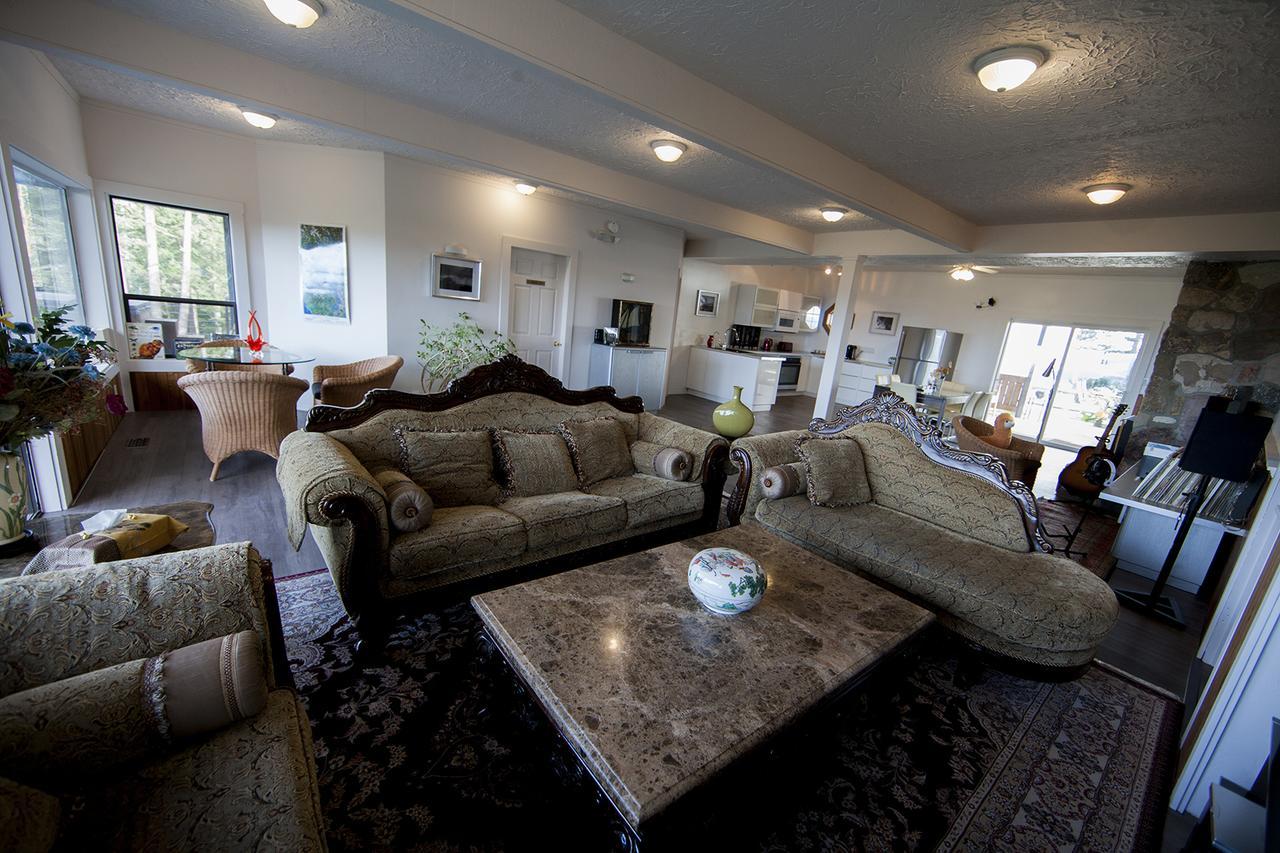 Shangri-La Oceanfront Vacation Home Bedwell Harbour Eksteriør bilde