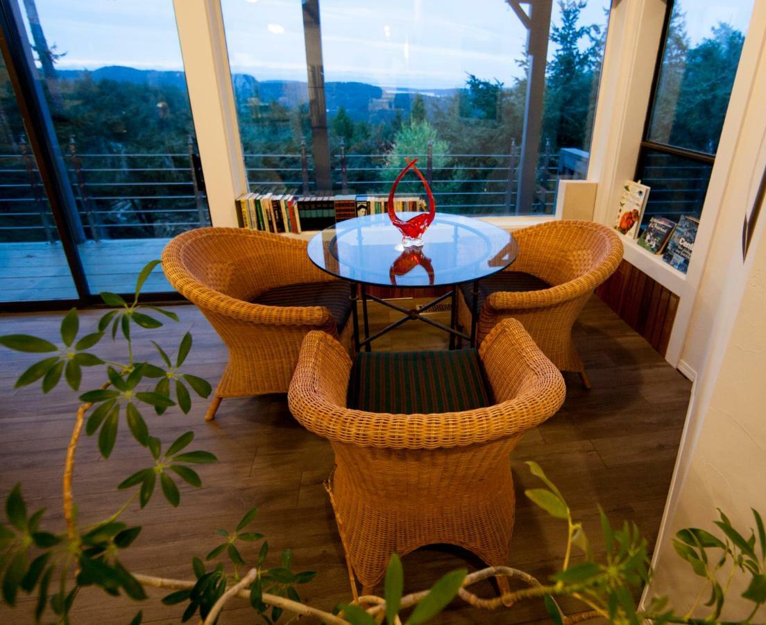 Shangri-La Oceanfront Vacation Home Bedwell Harbour Eksteriør bilde