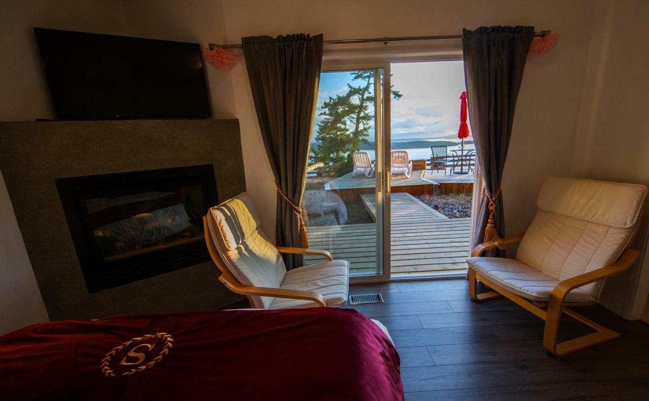 Shangri-La Oceanfront Vacation Home Bedwell Harbour Eksteriør bilde